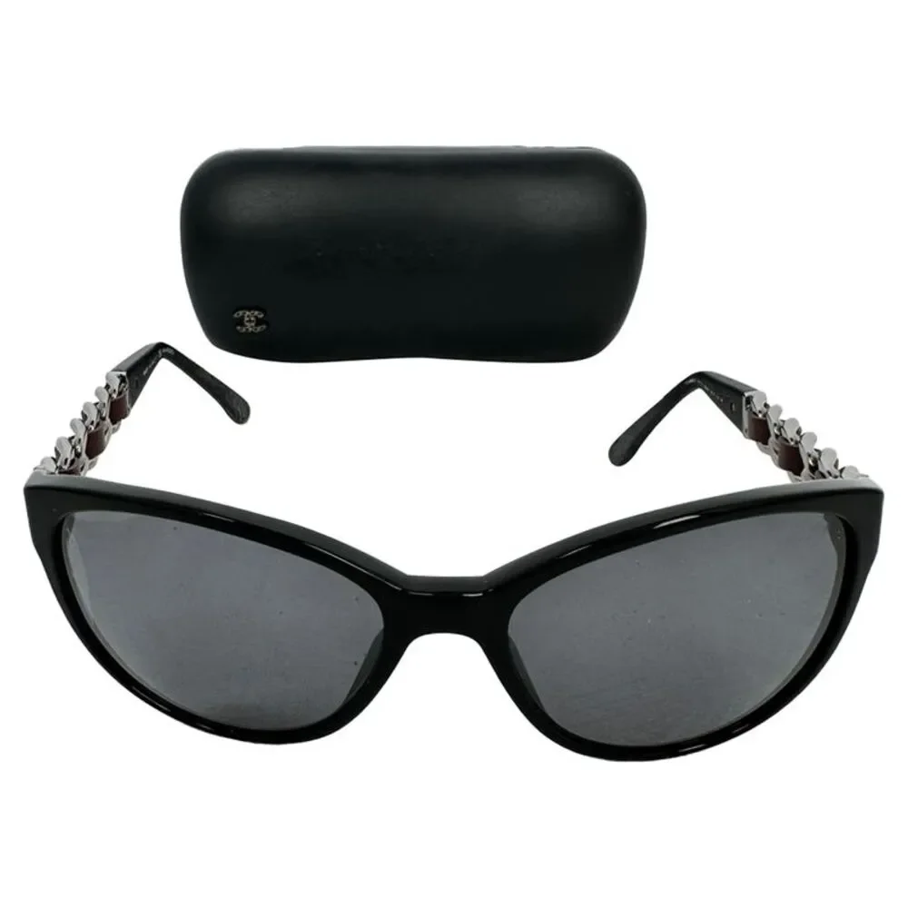 Chanel 5215 Chain Detail Cat Eye Sunglasses in Black Acetate